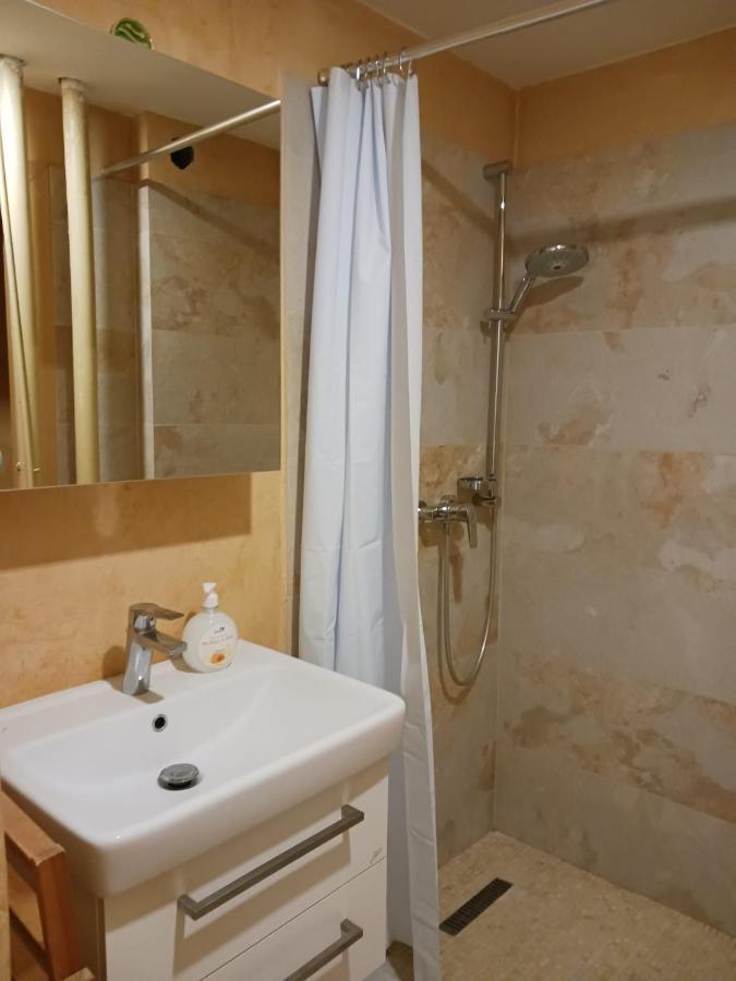 Cool Studio Apartment Praga Exterior foto