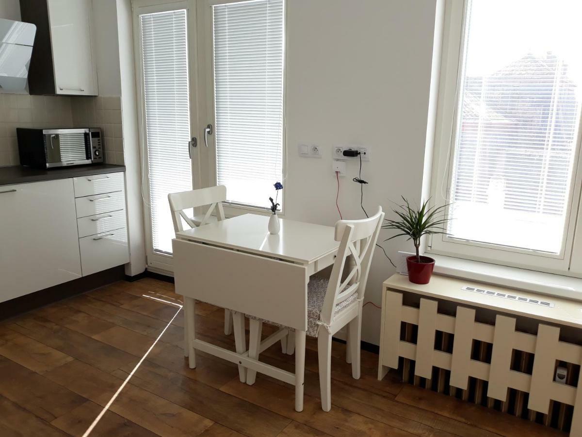 Cool Studio Apartment Praga Exterior foto