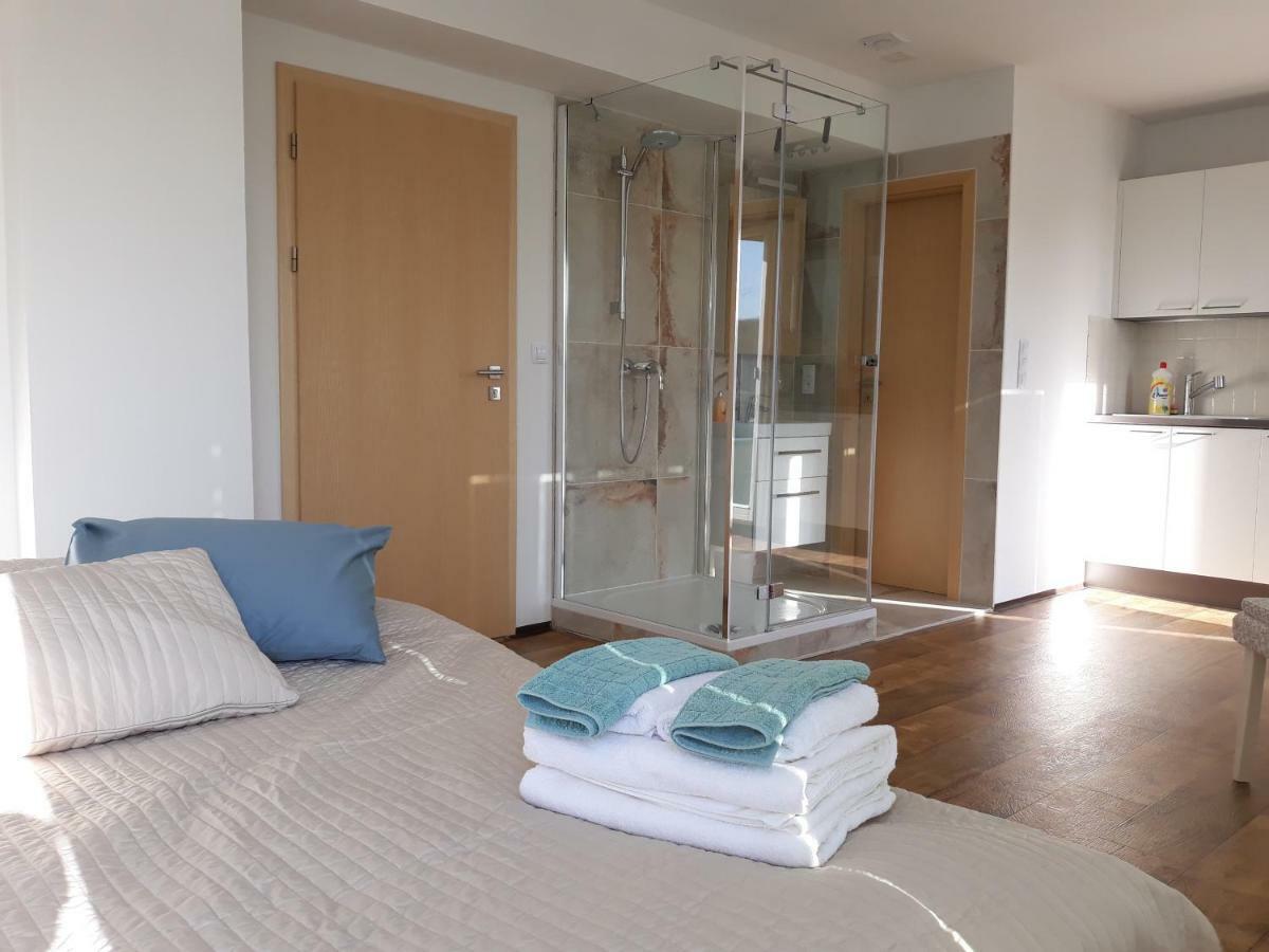 Cool Studio Apartment Praga Exterior foto
